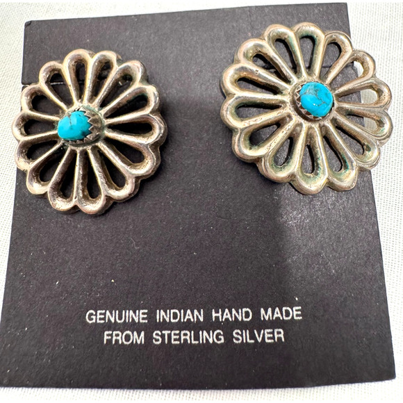 Native American Flower Turquoise Sand Cast Sterling Silver Stud Earrings 12 gr - Picture 1 of 7